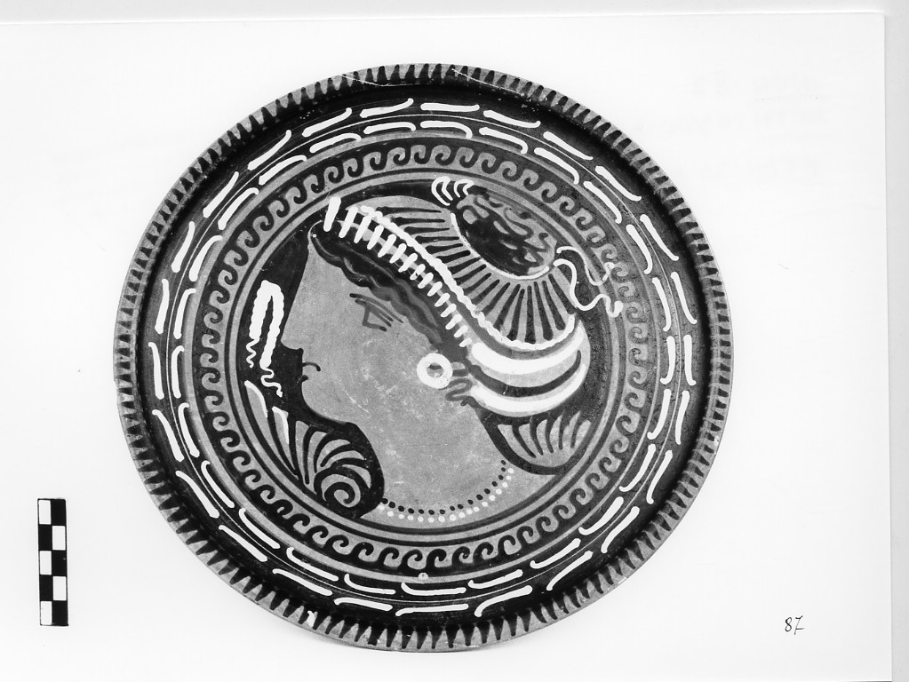 piatto - ambito magno-greco (ultimo quarto sec. IV a.C)