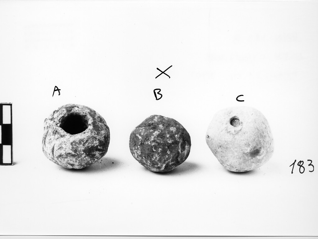 fuseruola cubica - ambito etrusco e magno-greco (fine/ inizio secc. VII-VI a.C)