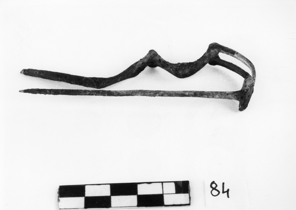 fibula a drago - produzione etrusca (fine/ inizio secc. VIII-VII a.C)
