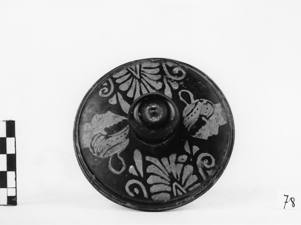 pisside/ coperchio - produzione apula (seconda metà sec. IV a.C)