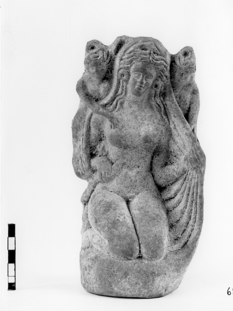 Afrodite tra due Eroti (statuetta) 