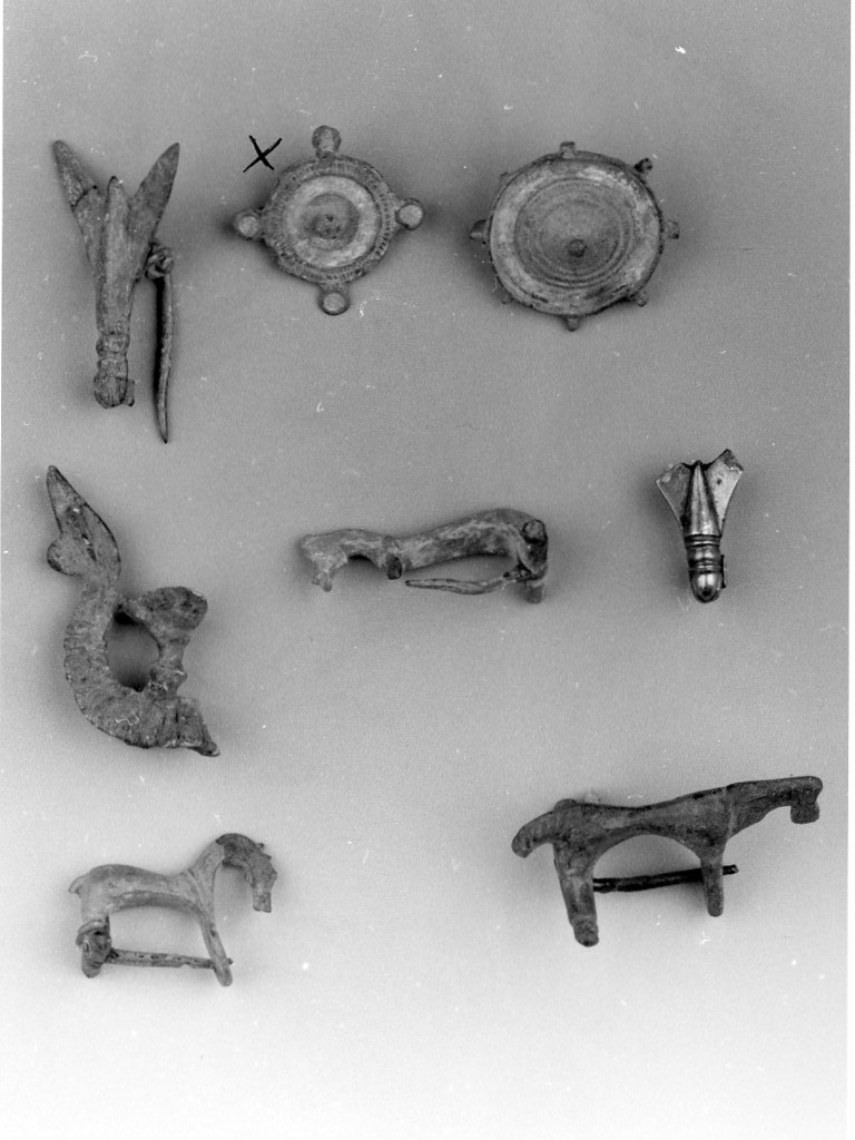 fibula con arco a disco - ambito romano (fine/ inizio secc. IV-V d.C)