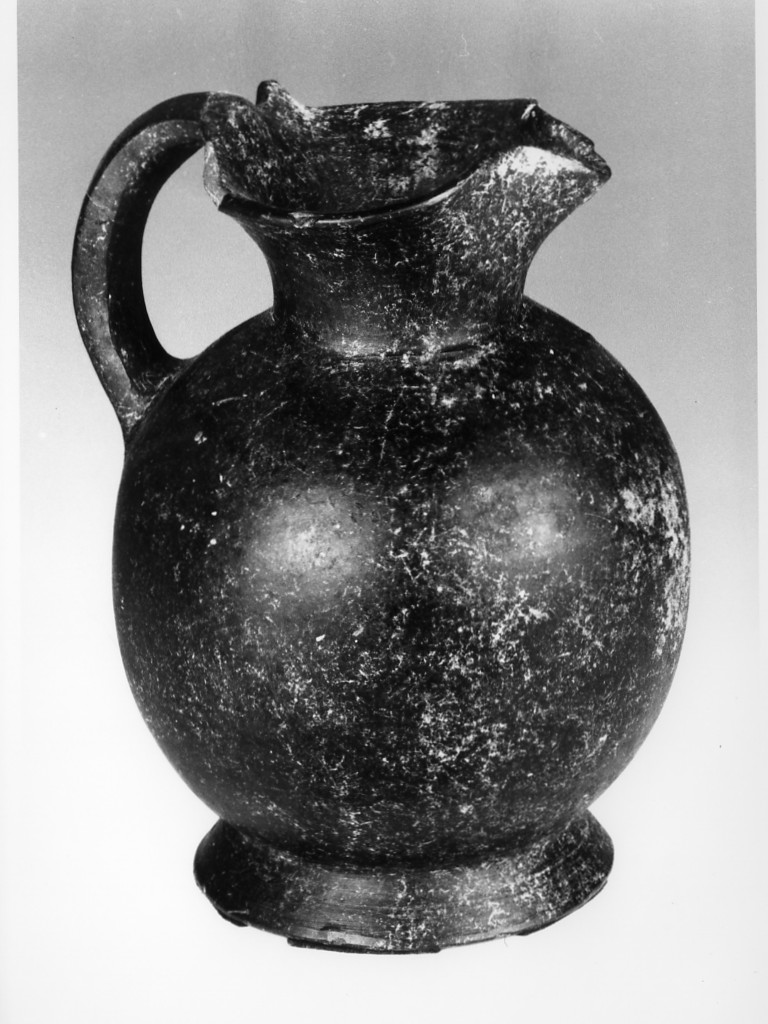 oinochoe a bocca trilobata - ambito etrusco (fine/ inizio secc. VII-VI a.C)