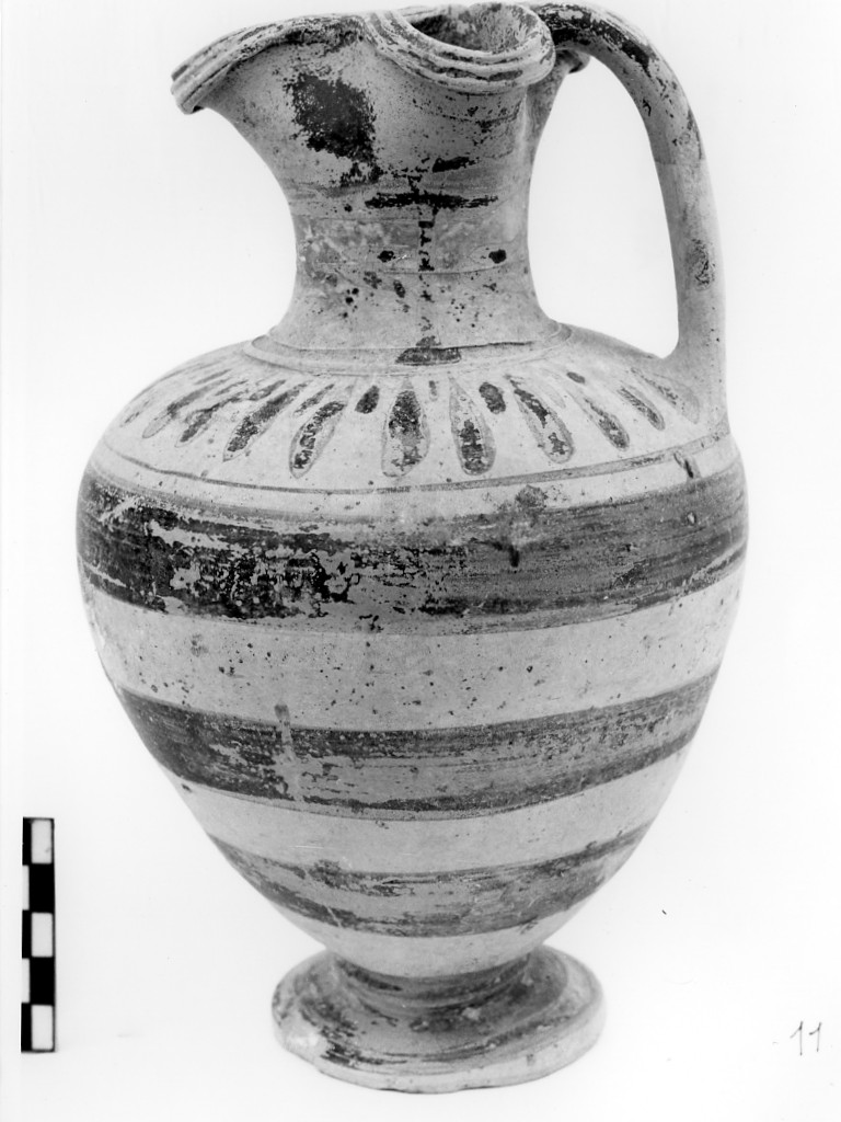 oinochoe a bocca trilobata - ambito daunio (sec. IV a.C)