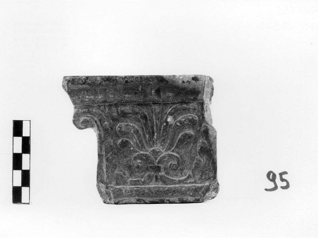 pietra/ frammento - ambito romano (secc. I-III d.C)