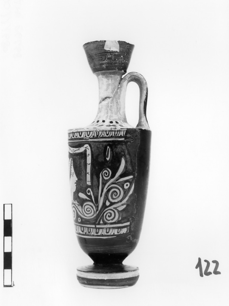 lekythos - ambito apulo (sec. IV a.C)