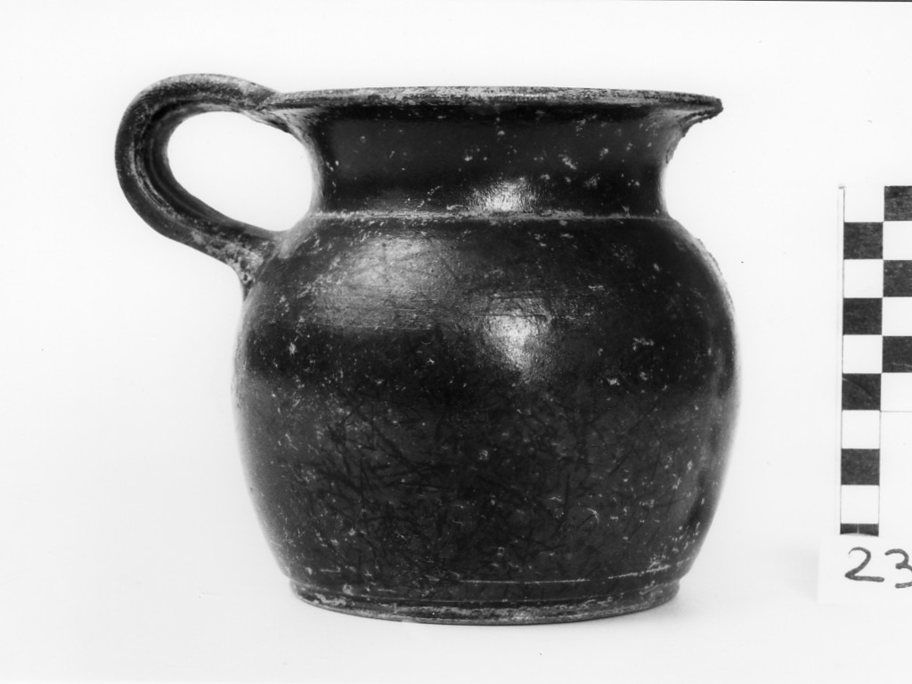oinochoe a bocca rotonda - produzione apula (sec. V a.C)
