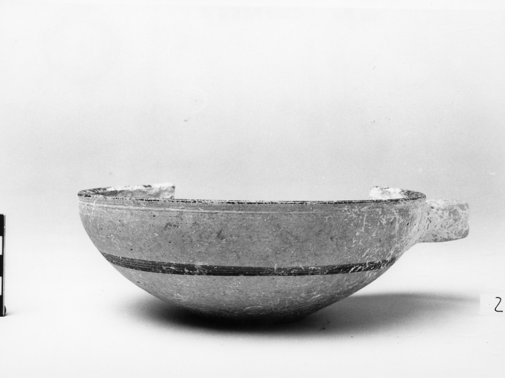 coppa - produzione apula (metà/ fine secc. V-IV a.C)