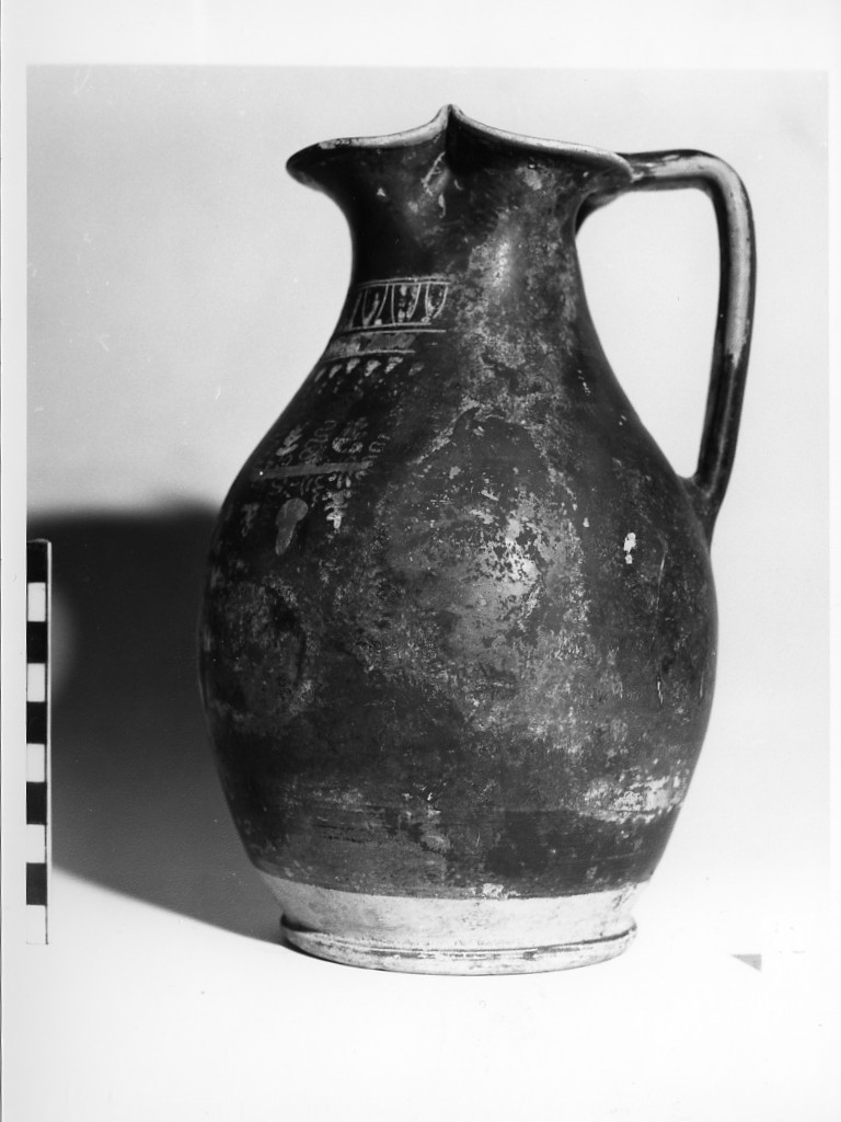 oinochoe - produzione apula (ultimo quarto sec. IV a.C)