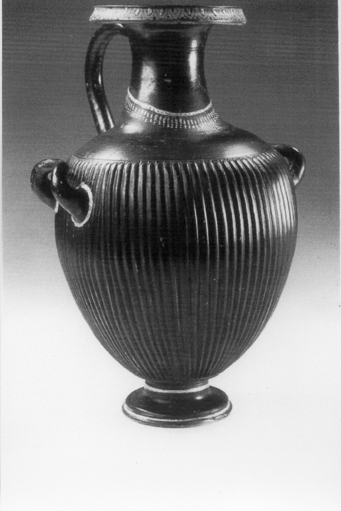 hydria - produzione apula (seconda metà sec. IV a.C)