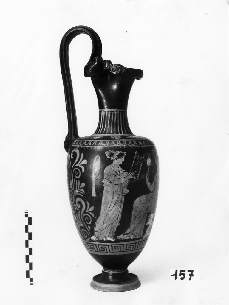 oinochoe - produzione apula,officina del Pittore di Dario (sec IV a.C)