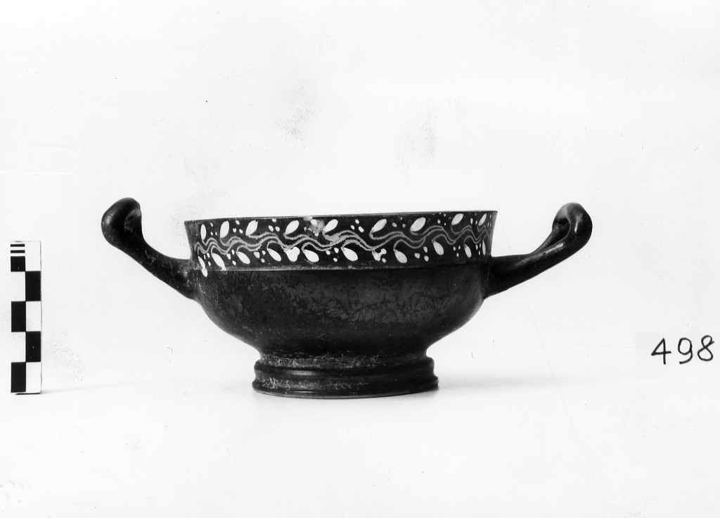 kylix - produzione campana, fabbrica di Gnathia (sec. IV a.C)