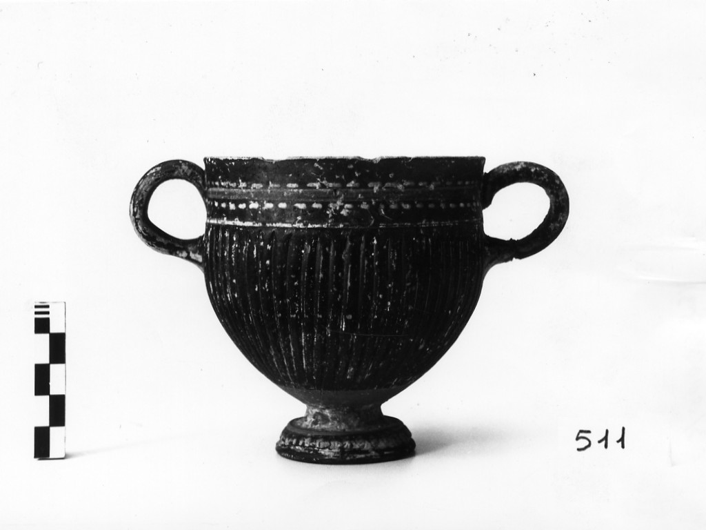 skyphos - produzione apula, fabbrica di Gnathia (fine/ inizio secc. IV/ III a.C)