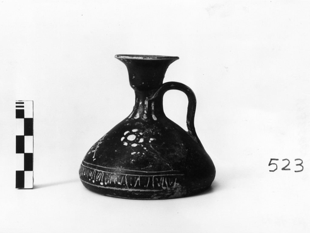 lekythos - produzione apula, fabbrica di Gnathia (seconda metà sec. IV a.C)
