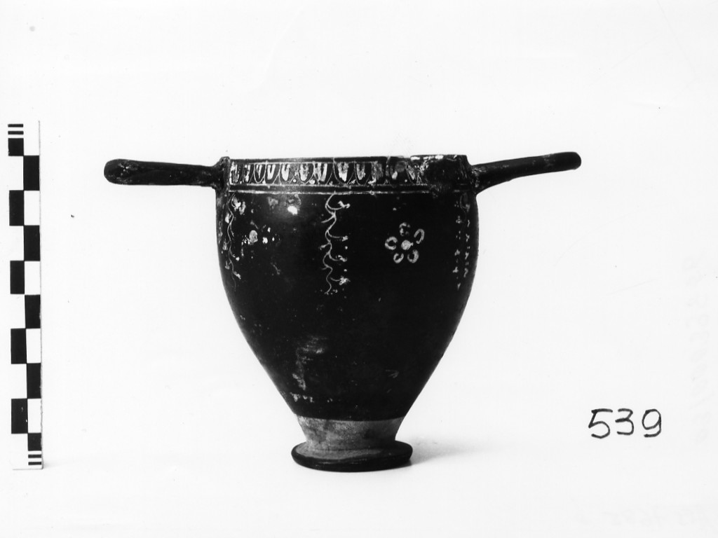 skyphos - produzione apula, fabbrica di Gnathia (sec. IV a.C)