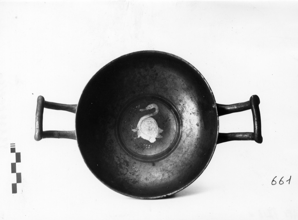 kylix - produzione apula, fabbrica di Gnathia (seconda metà sec. IV a.C)