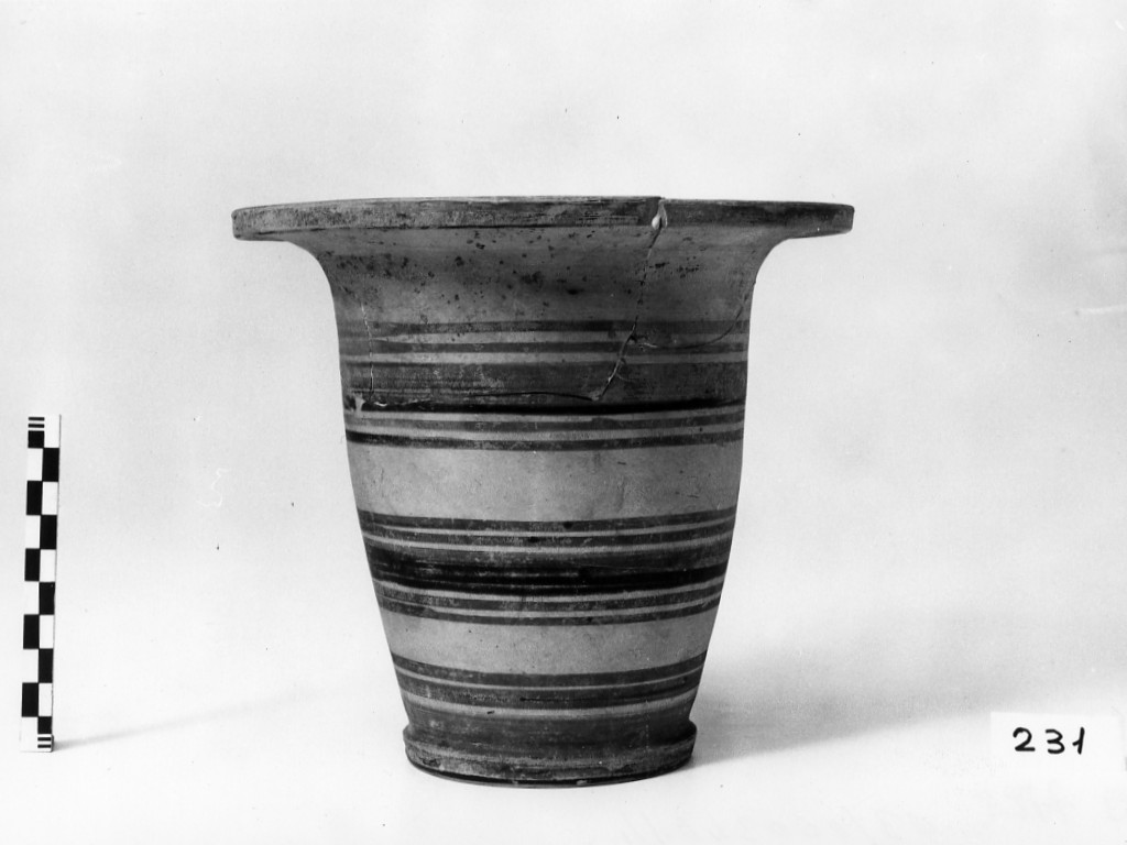 kalathos - produzione locale apula,zona centro-meridionale (sec. IV a.C)