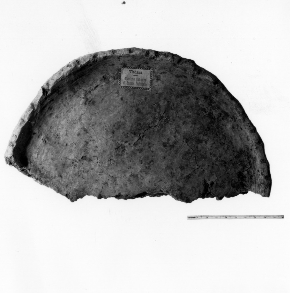 piatto/ frammento - cultura palafittiicola (media età del bronzo)