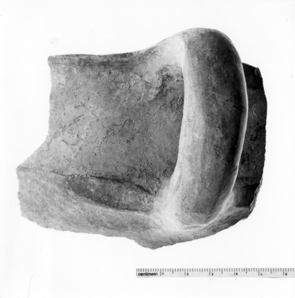 capeduncola/ frammento - cultura terramaricola (età del bronzo medio-recente)