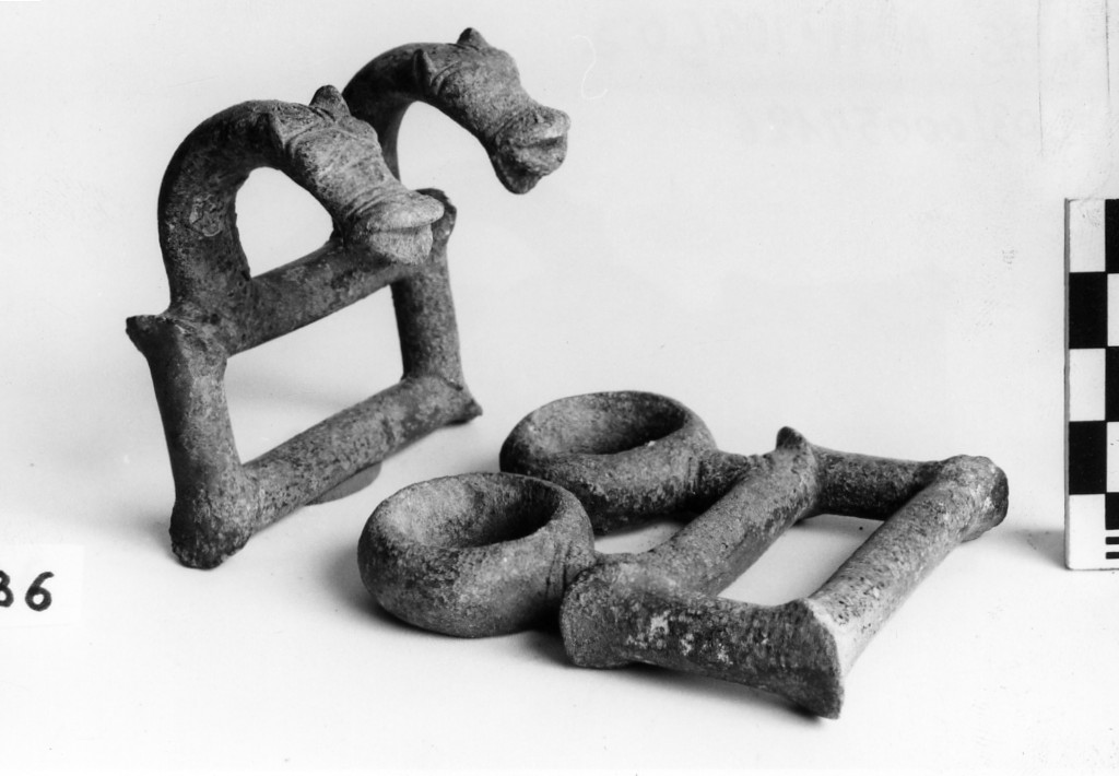 fibbia - produzione etrusca orientalizzante (sec. VII a.C)