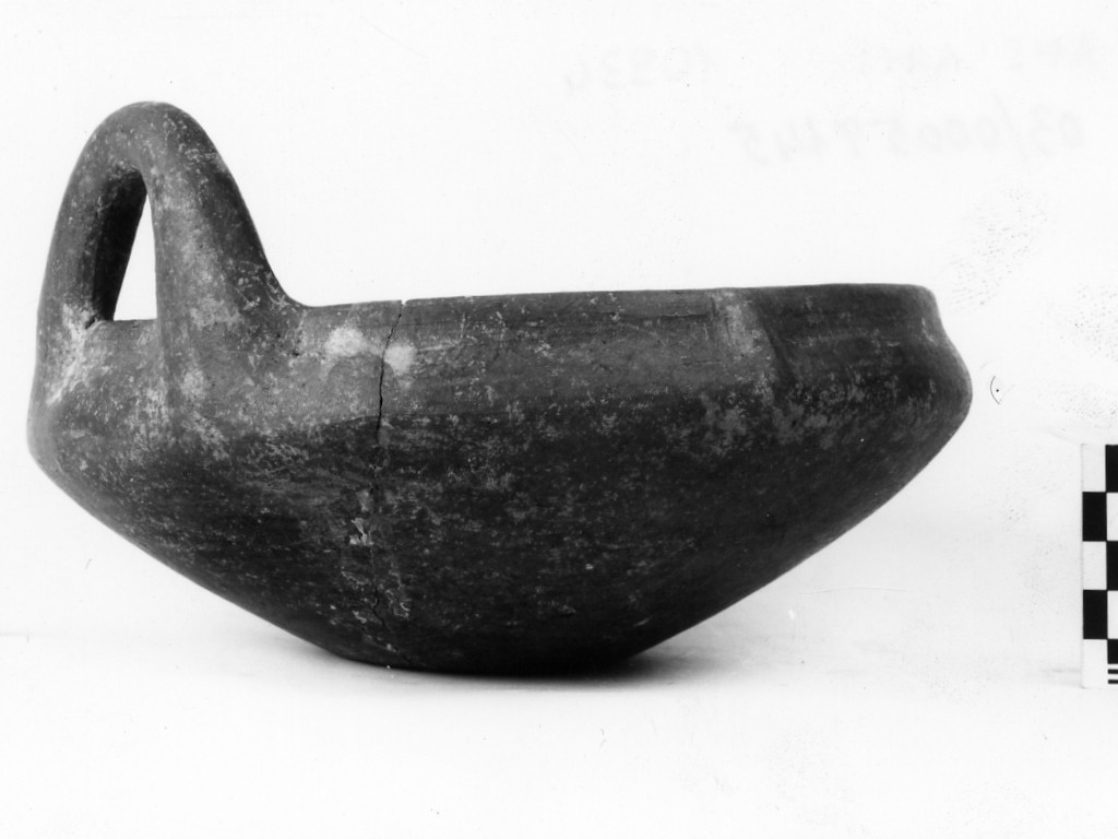 ciotola - cultura villanoviana etrusco-laziale (prima metà sec. VII a.C)