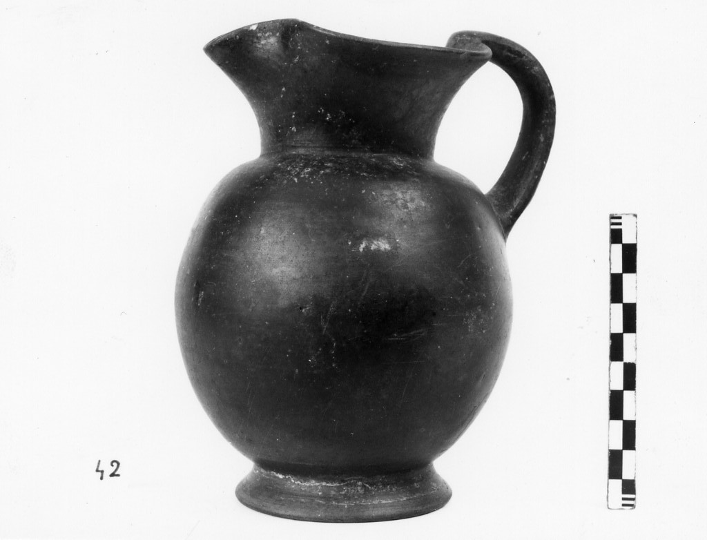 oinochoe a bocca trilobata - produzione etrusca (sec. VI a.C)