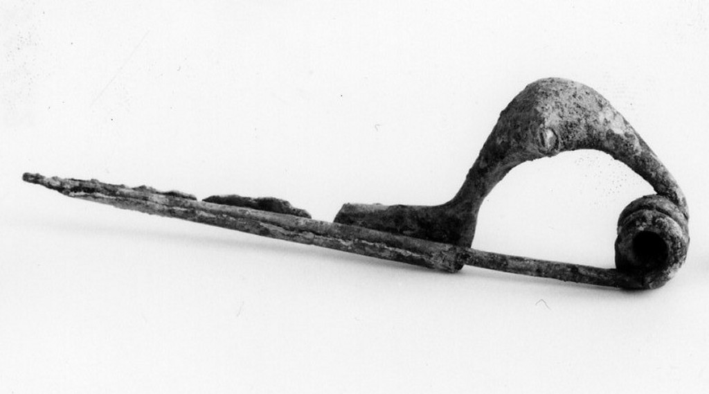 fibula a sanguisuga - Orientalizzante antico etrusco-laziale (fine/ inizio secc. VIII a.C.-VII a.C)