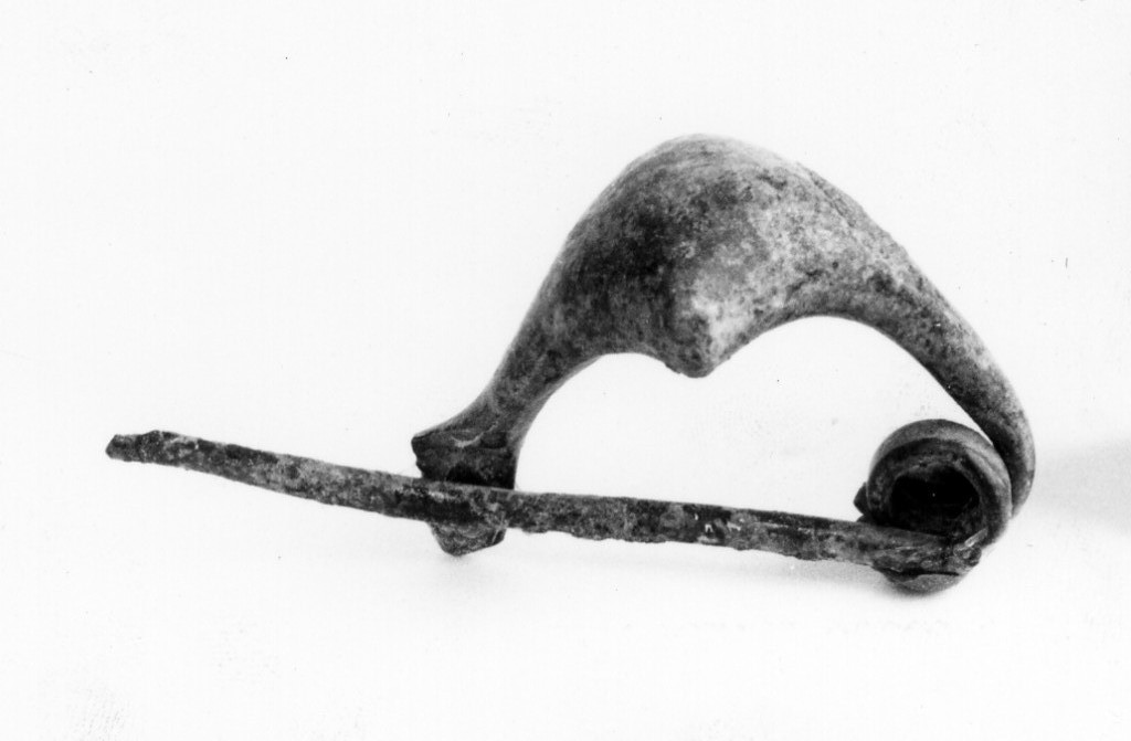 fibula a sanguisuga - Orientalizzante antico etrusco-laziale (fine/ inizio secc. VIII a.C.-VII a.C)