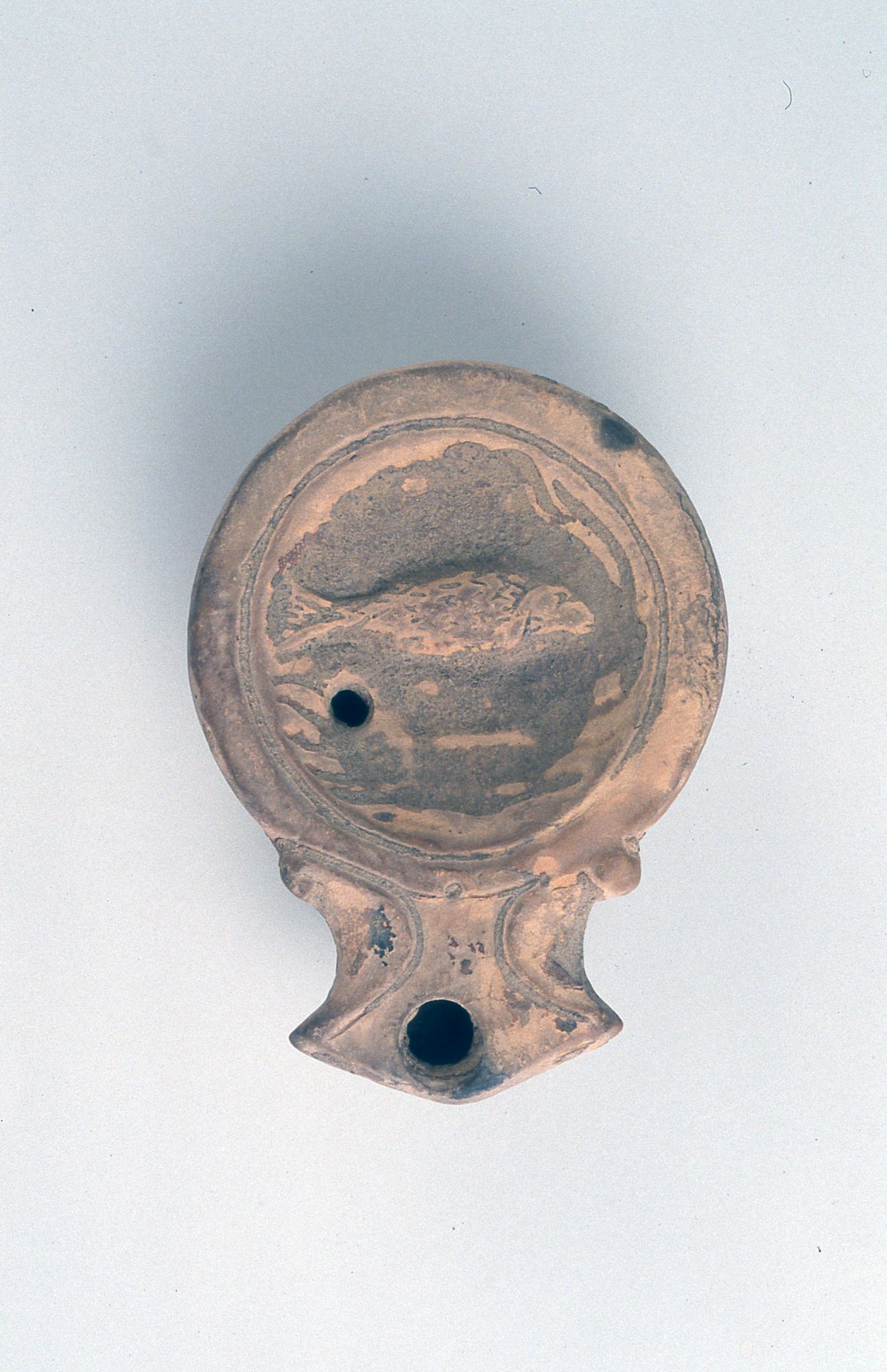 Lucerna a volute, Loeschcke IC (Seconda metà Sec. II d. C)