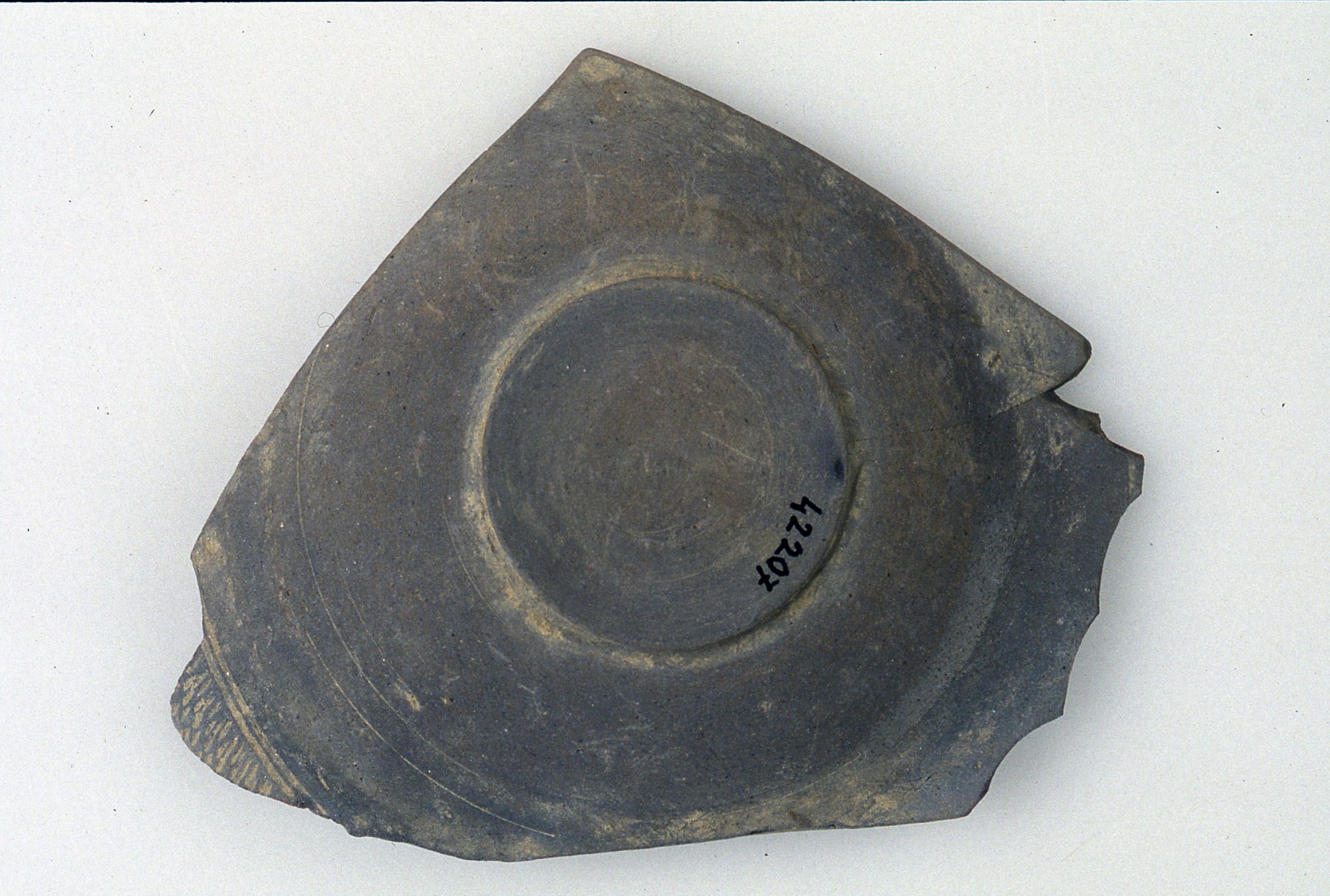 Coppetta emisferica con orlo e piede distinti, Mayet XXX (?) (Sec. I d. C)