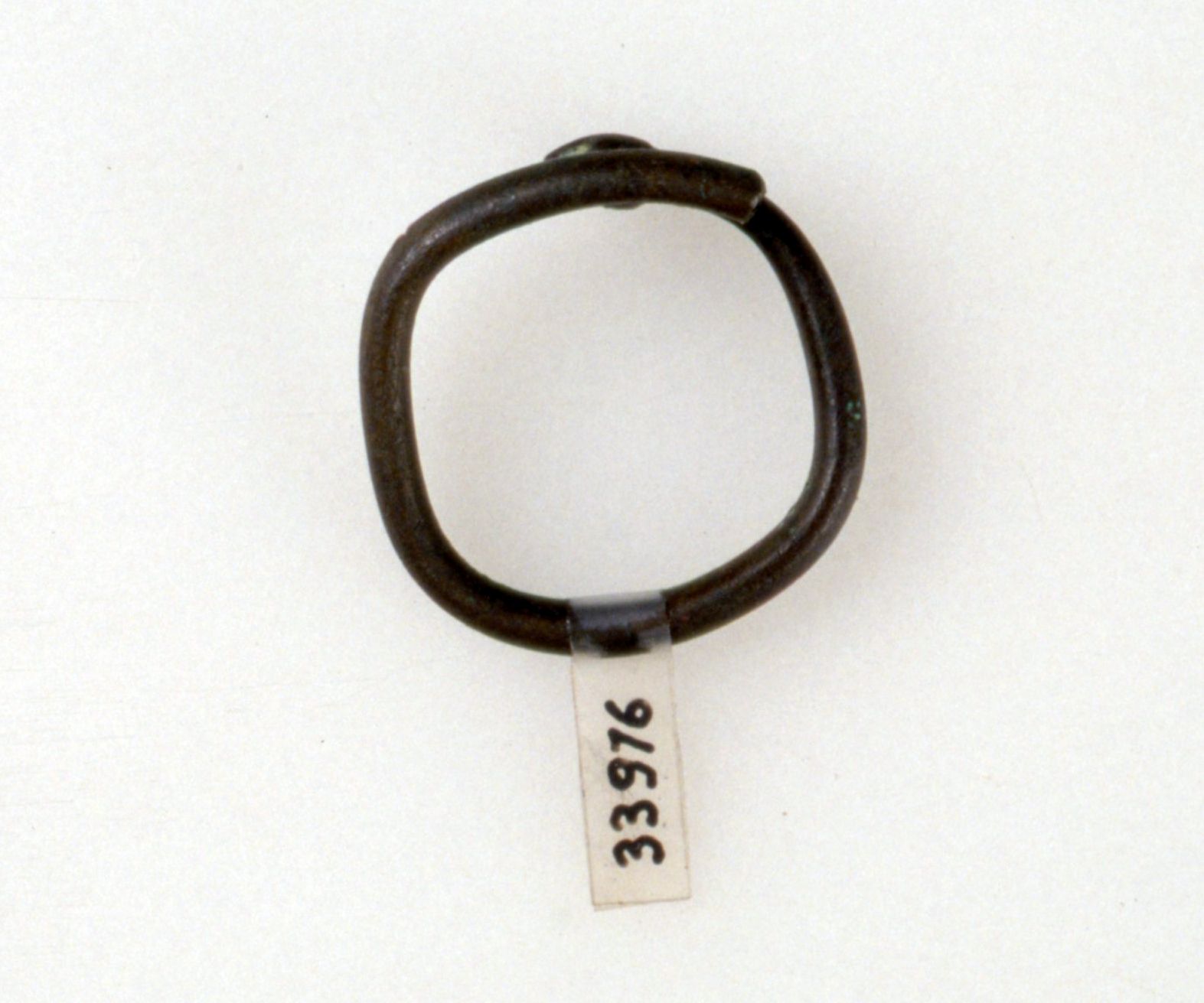 Anello digitale a testa di serpe, Riha tipo Augst 18, variante 1 (Sec. II d. C)