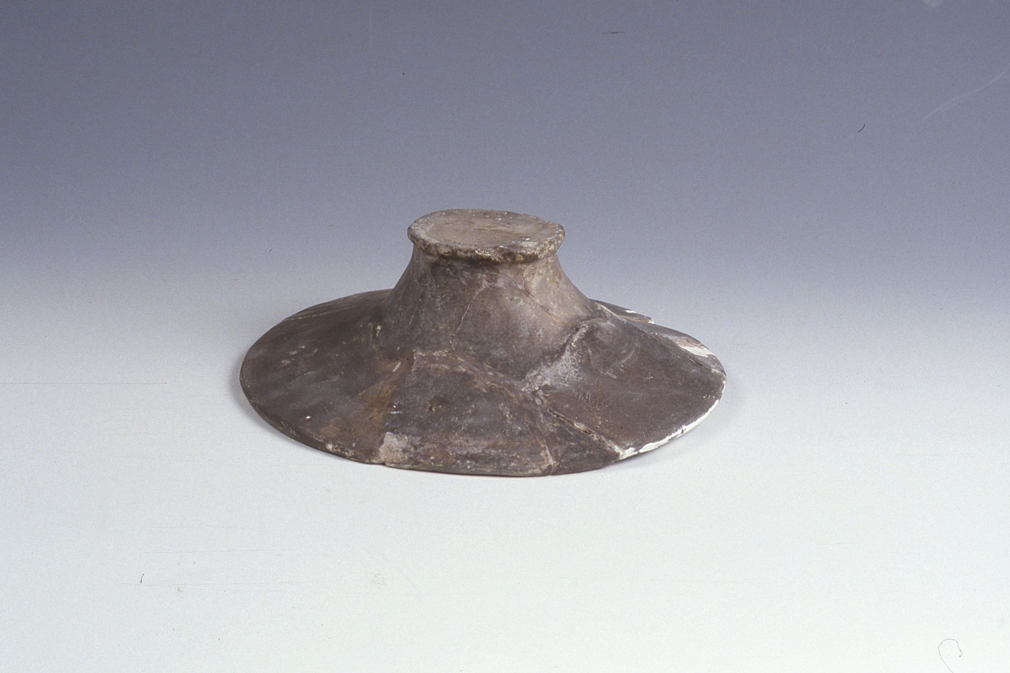 Ciotola-coperchio/frammenti (Fine Sec. I d. C)