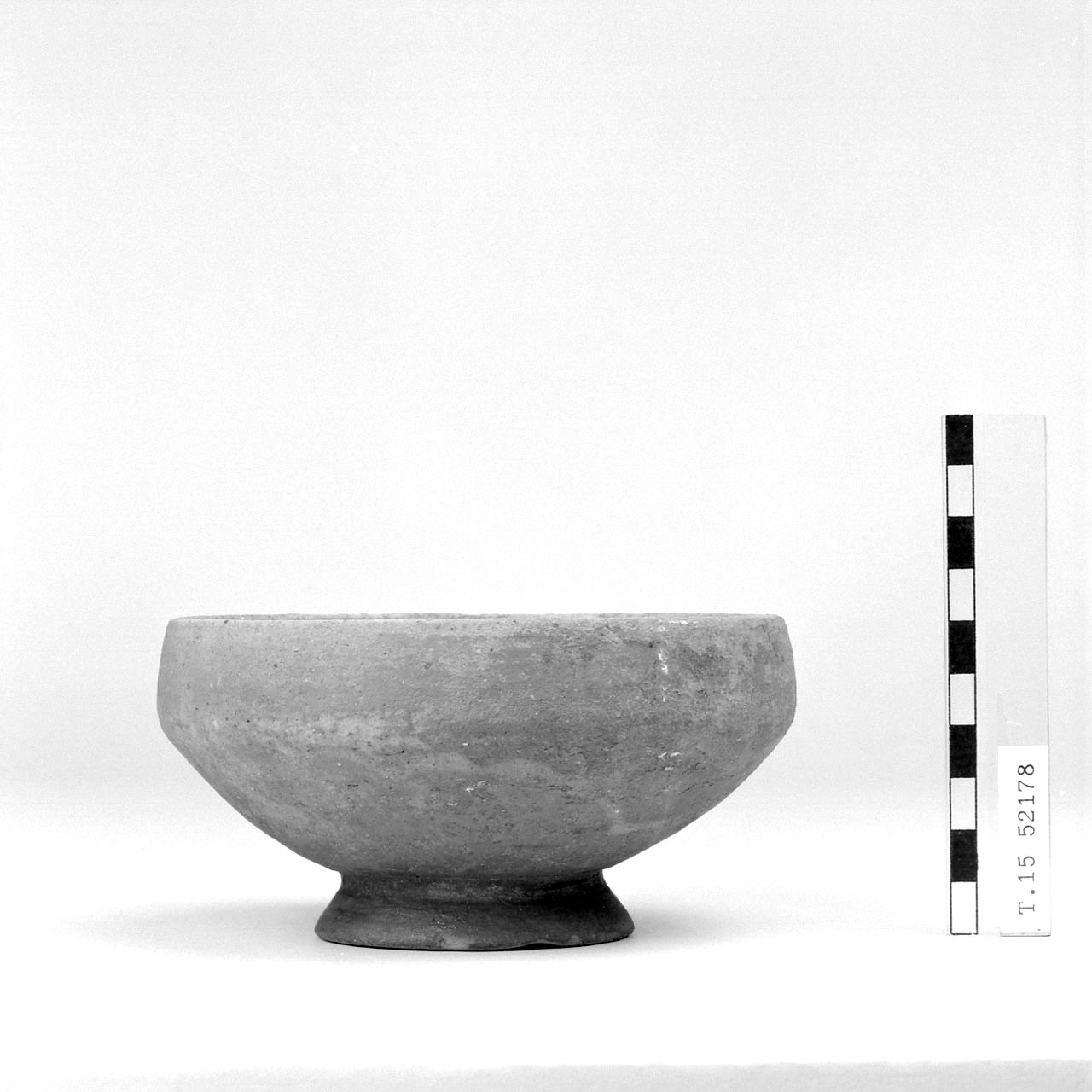 Ciotola, De Marinis tipo 4 - Cultura di Golasecca III A 1 (prima metà Sec. V a.C)