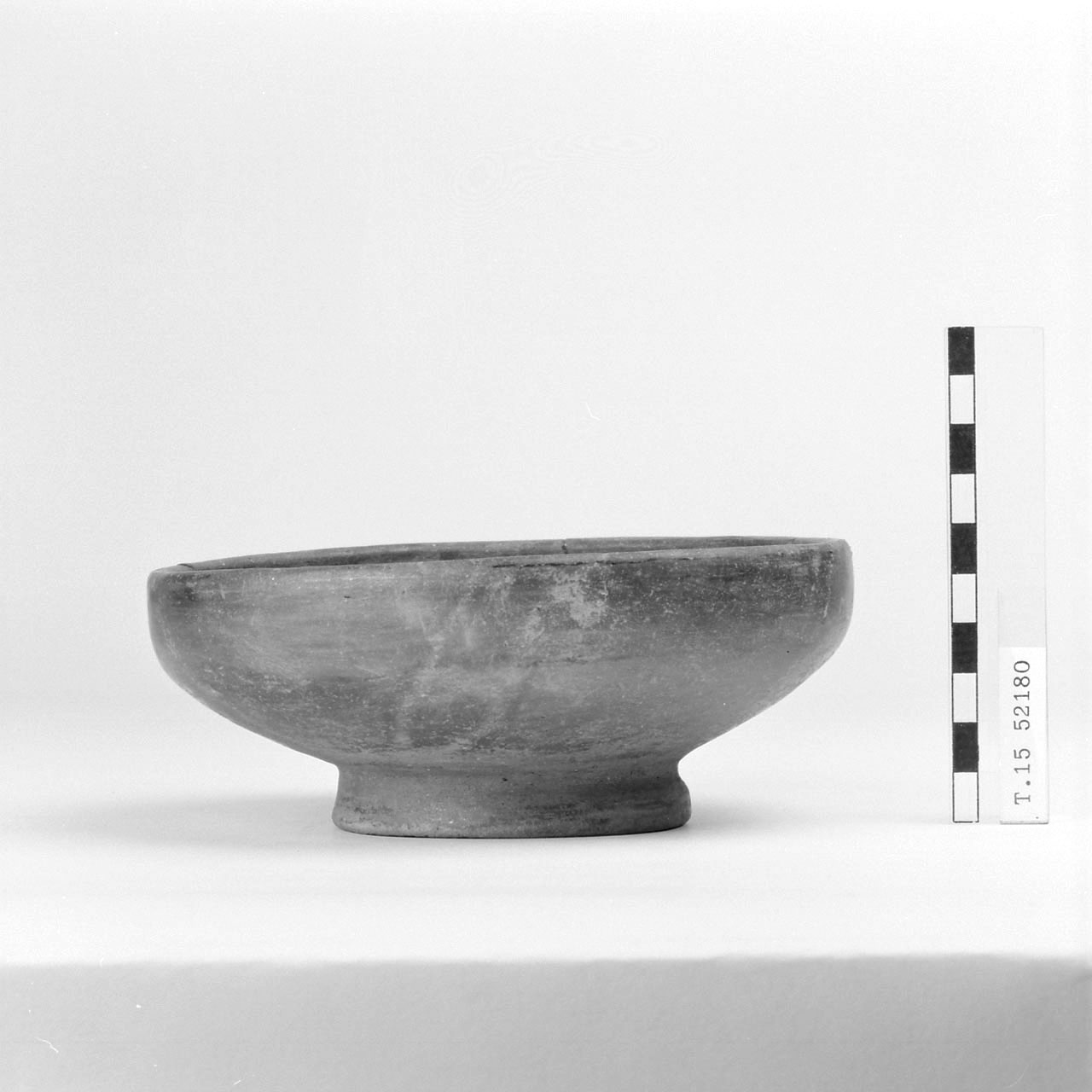 Ciotola, De Marinis tipo 4 - Cultura di Golasecca III A 1 (prima metà Sec. V a.C)