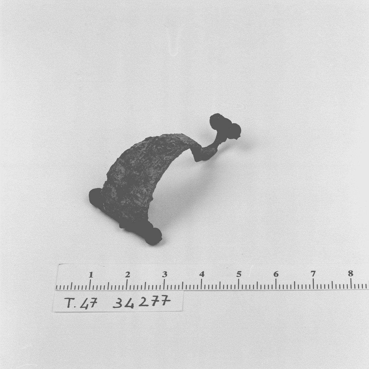 Fibula, Feugère, tipo 21a1 - tipo Alesia - Cultura di La Tène D2 (tradizione) (fine Sec. I a.C)