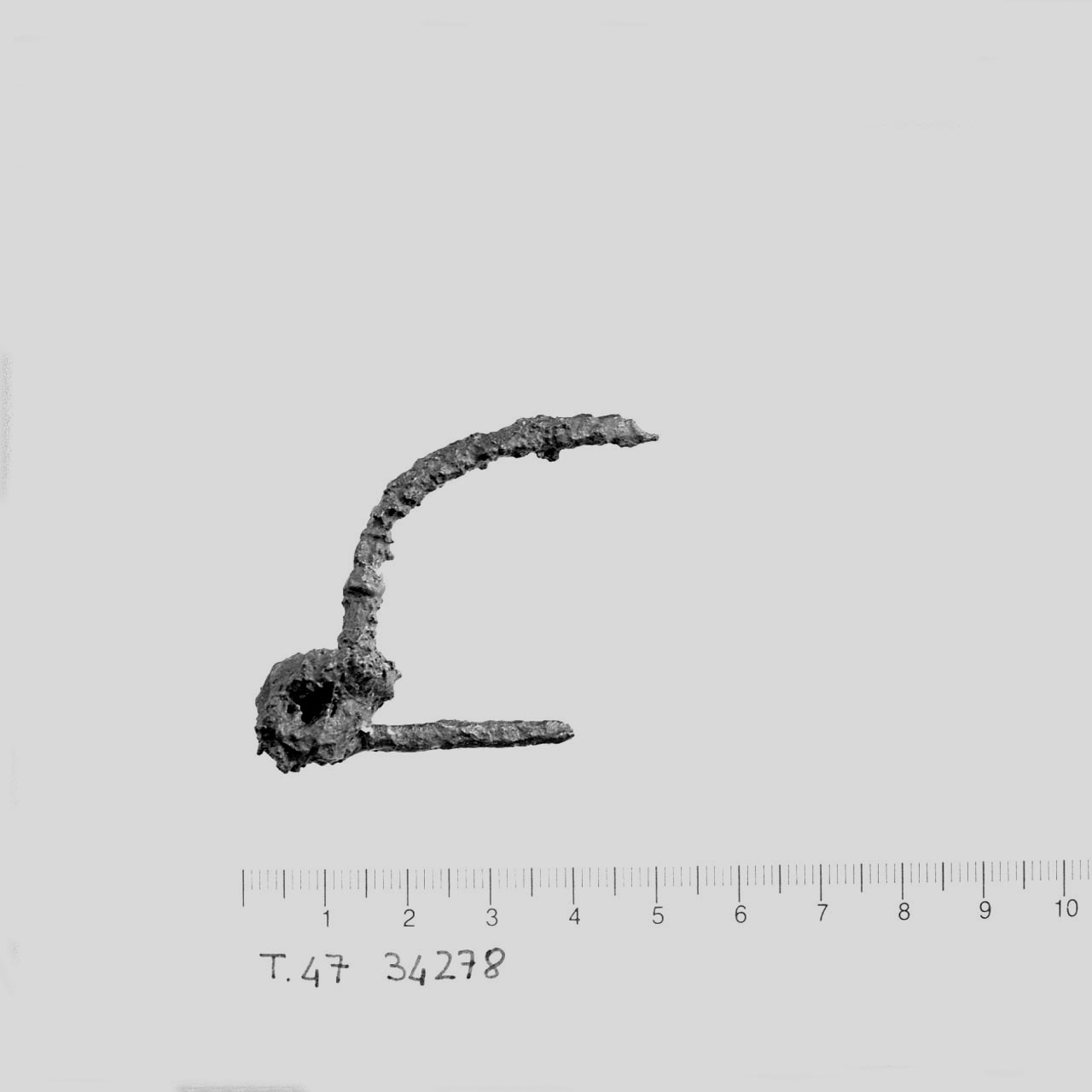 Fibula, Feugère, tipo 4b - Cultura di La Tène D2 (fine Sec. I a.C)