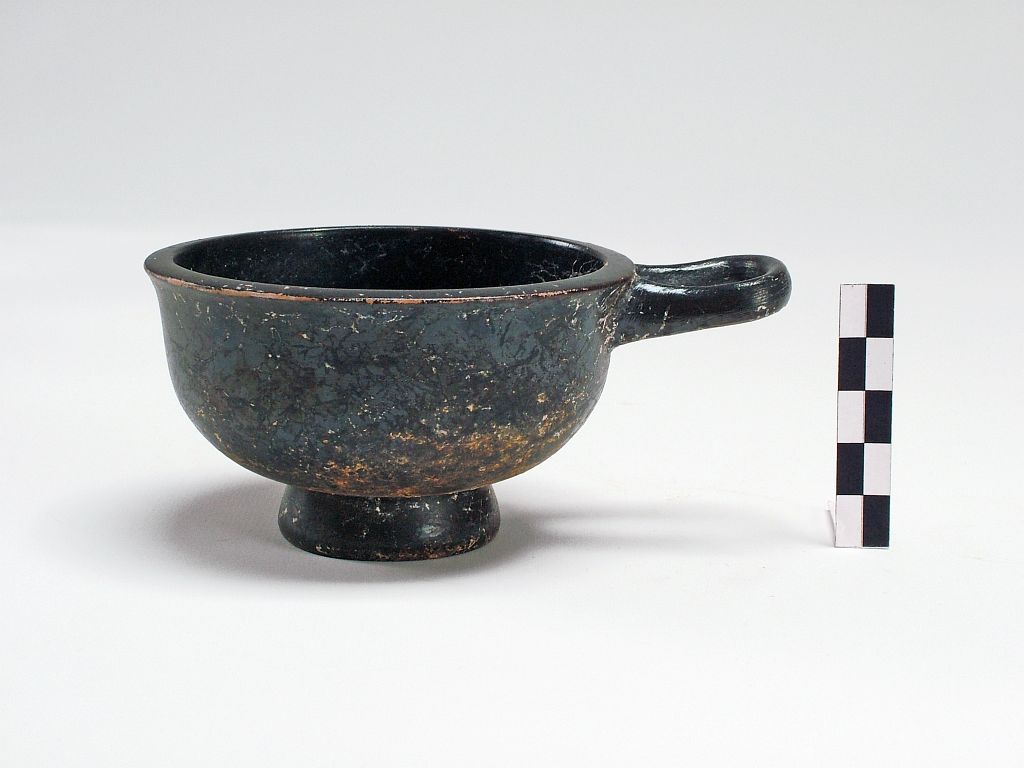 coppetta monoansata - produzione italiota (fine sec. IV a.C)