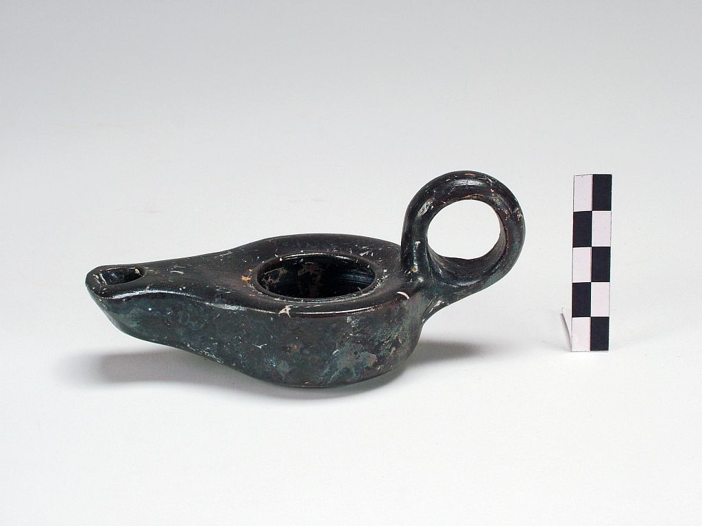 lucerna - produzione italiota (fine sec. IV a.C)