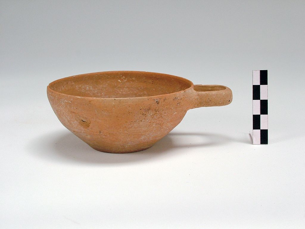 coppetta monoansata - produzione apula (fine sec. IV a.C)