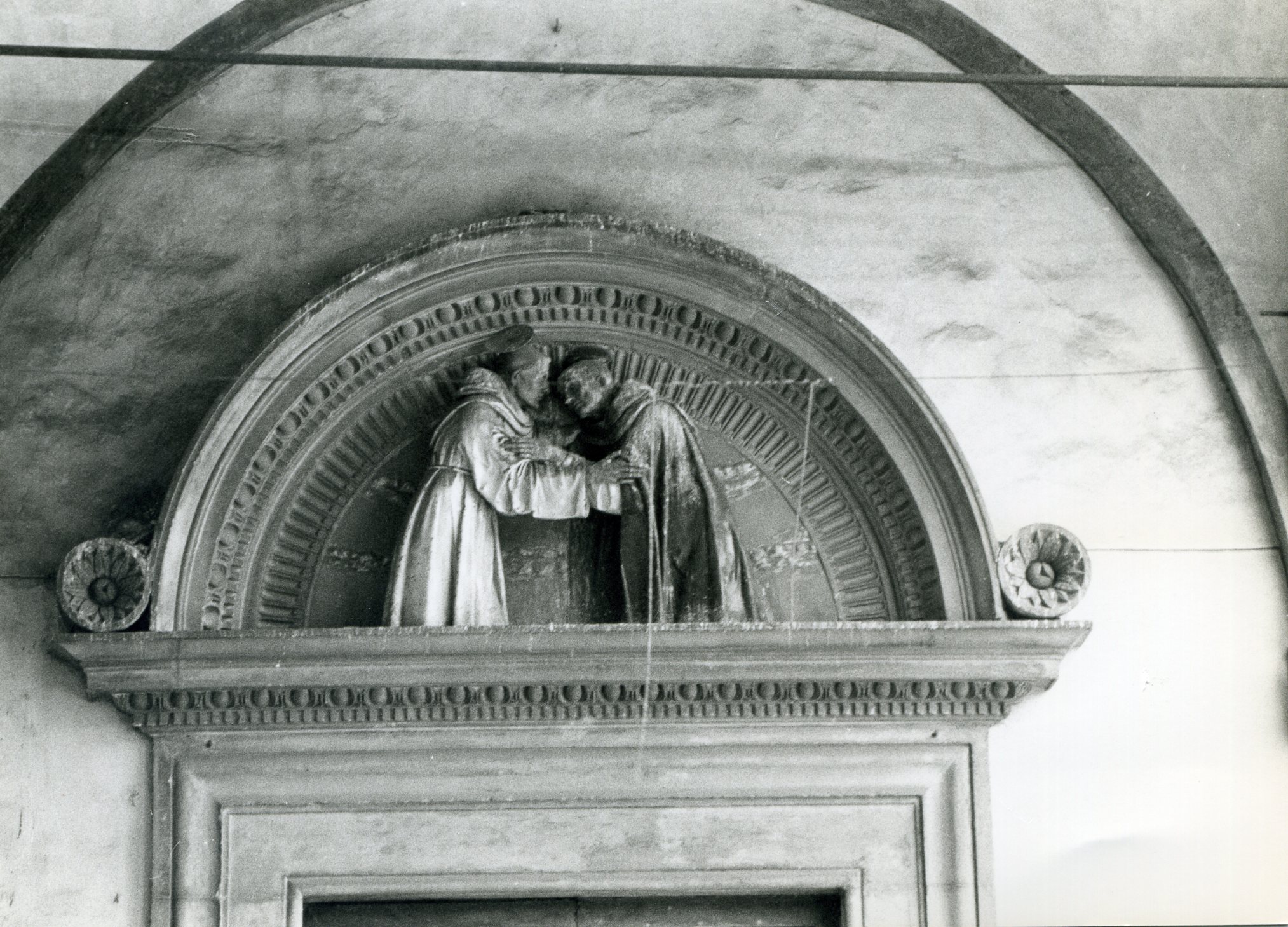 Incontro di S. Domenico con S. Francesco (lunetta, opera isolata) di Della Robbia, Andrea - ambito toscano (ultimo quarto XV)