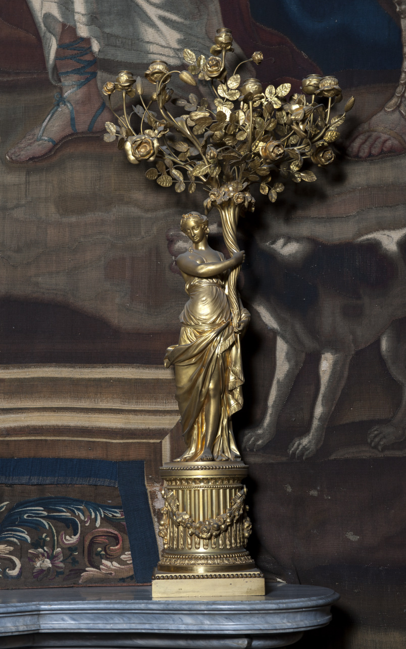 Figura femminile vestita all'antica (candelabro, coppia) - manifattura francese, manifattura torinese (seconda metà sec. XVIII)