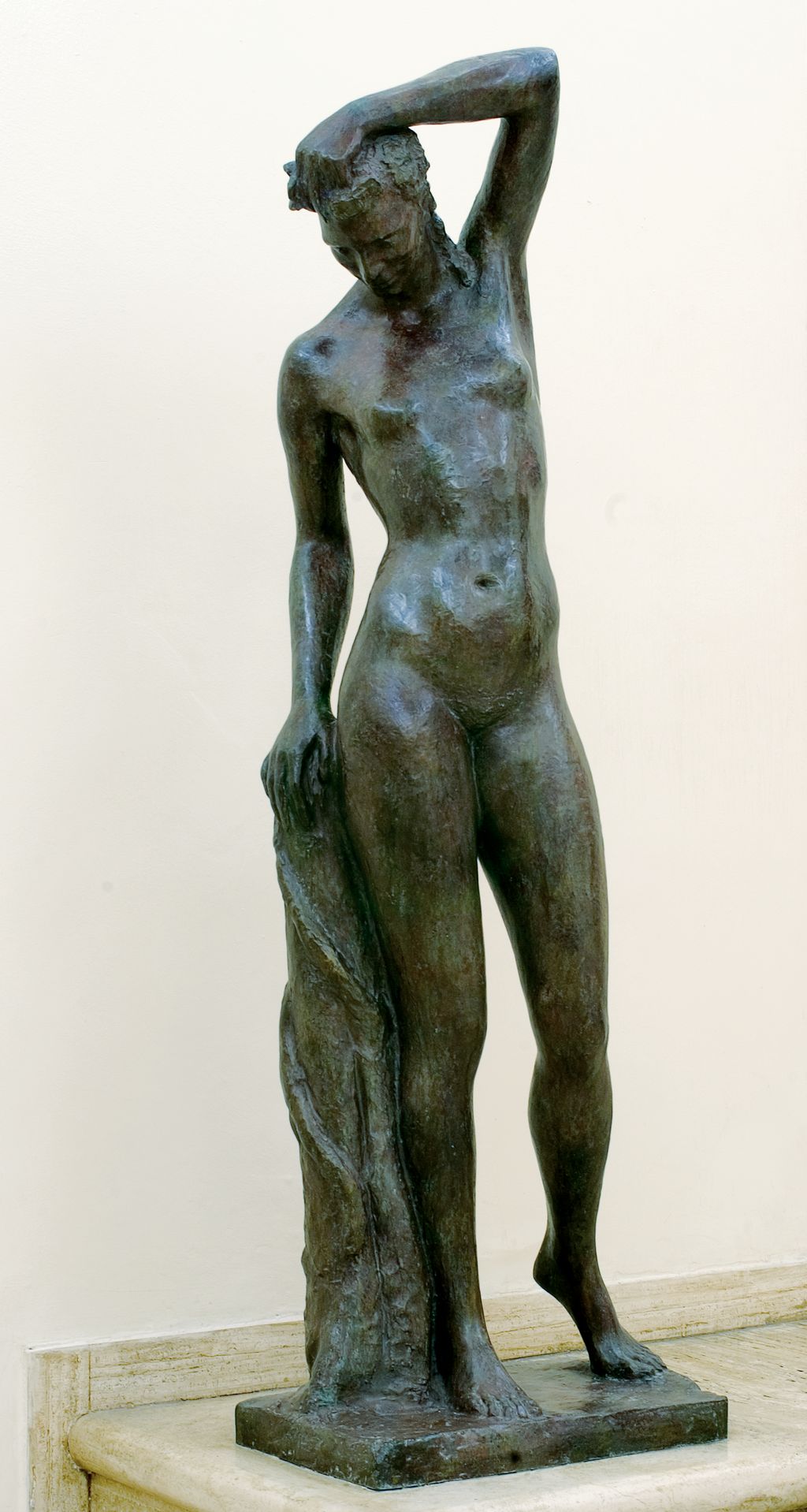 Nudo, figura femminile nuda (scultura) di Faccendi Tolomeo (sec. XX)