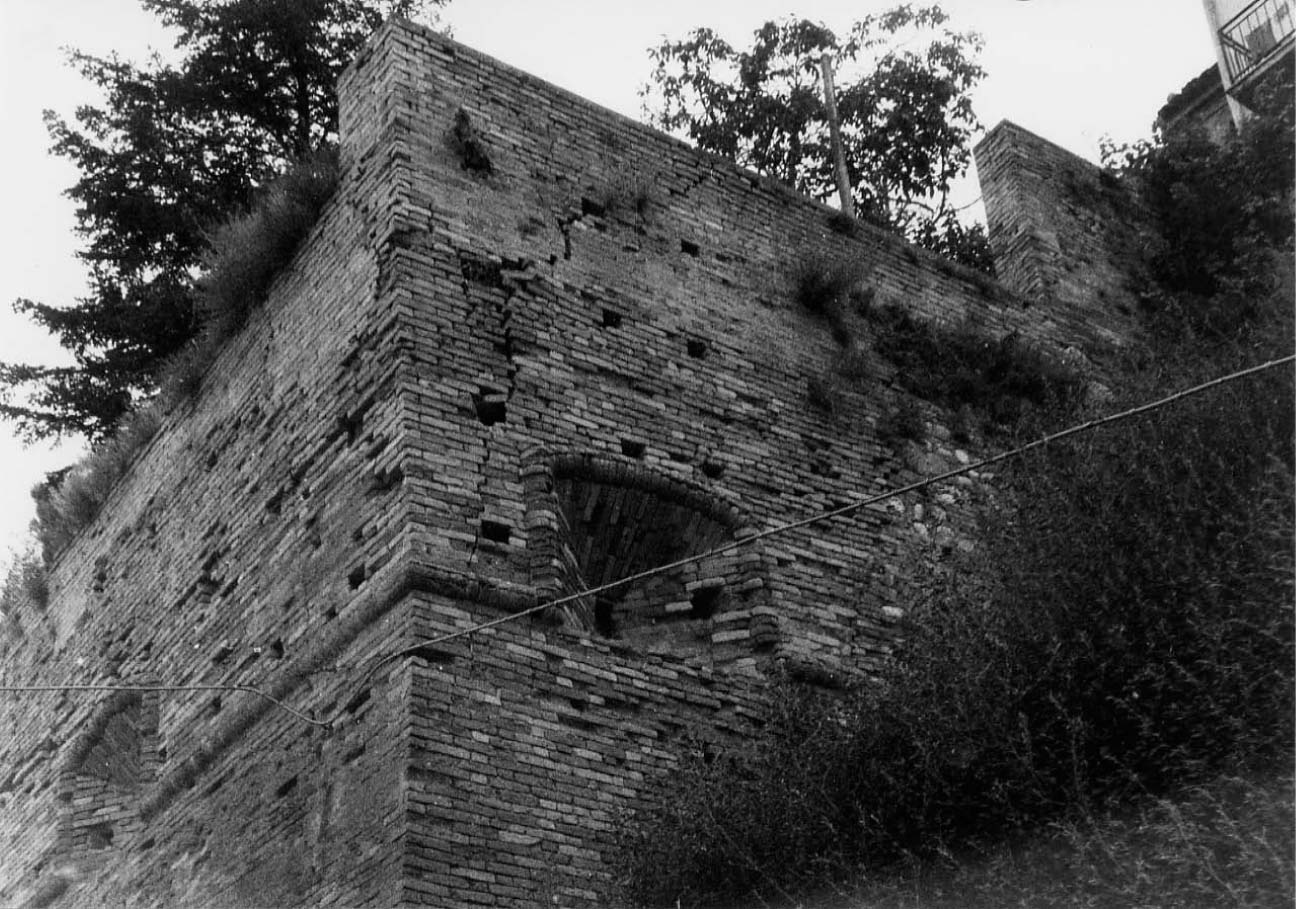 Mura di cinta in via dei Martiri (bastionatura, difensiva) - Bellante (TE) 