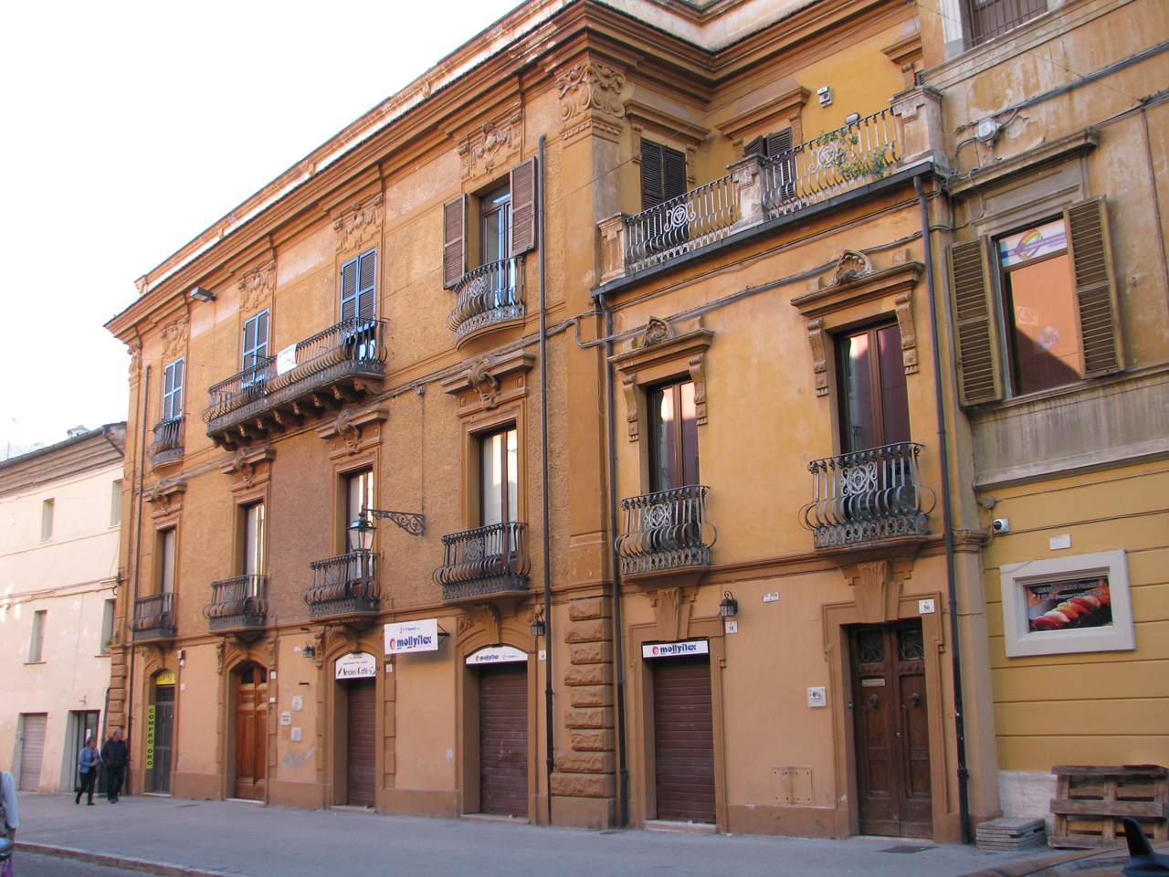 palazzo, privato - Teramo (TE) 