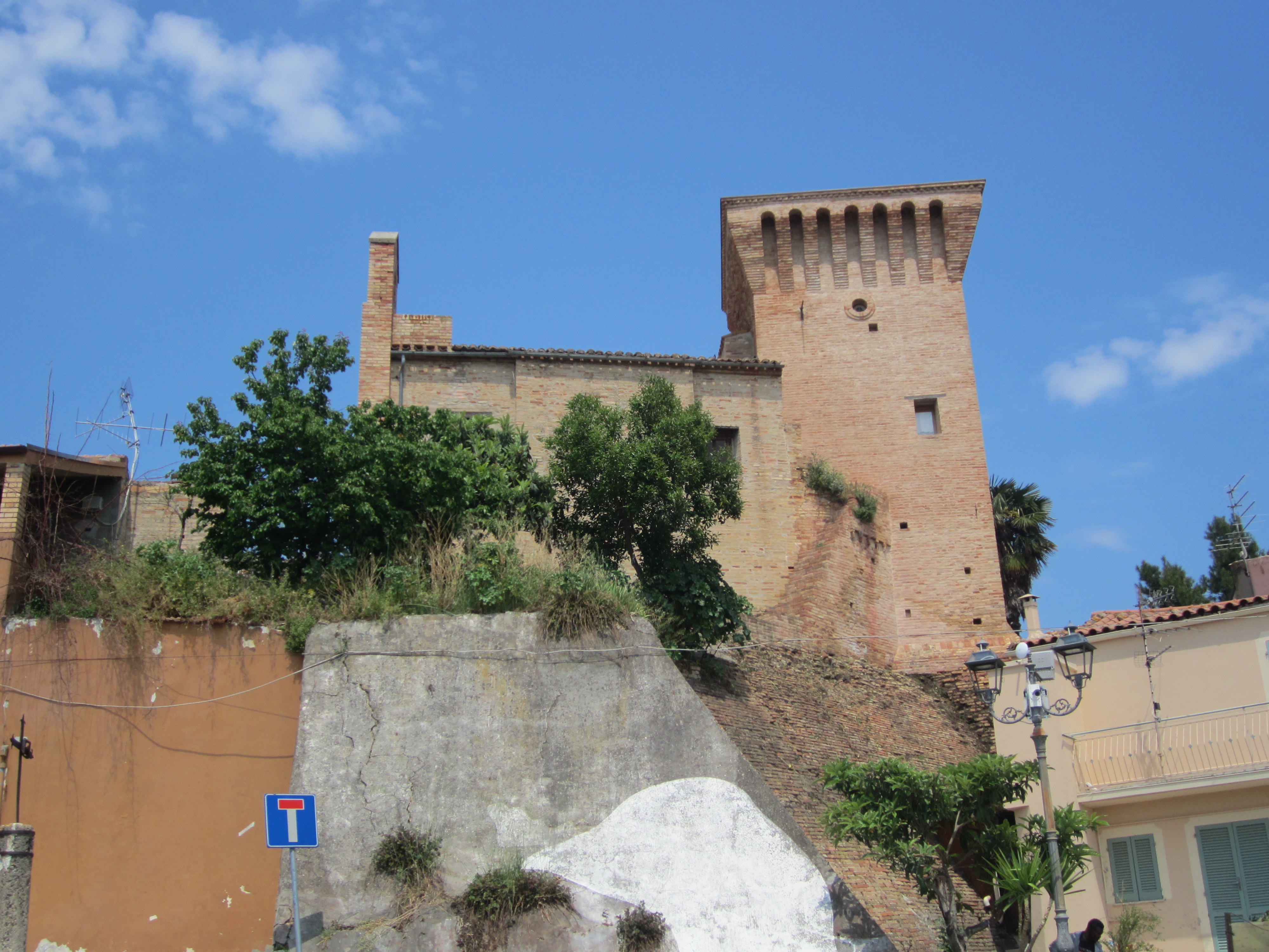 Torre medievale presso la Chiesa di S. Antonio (torre, fortificata) - Mosciano Sant'Angelo (TE) 