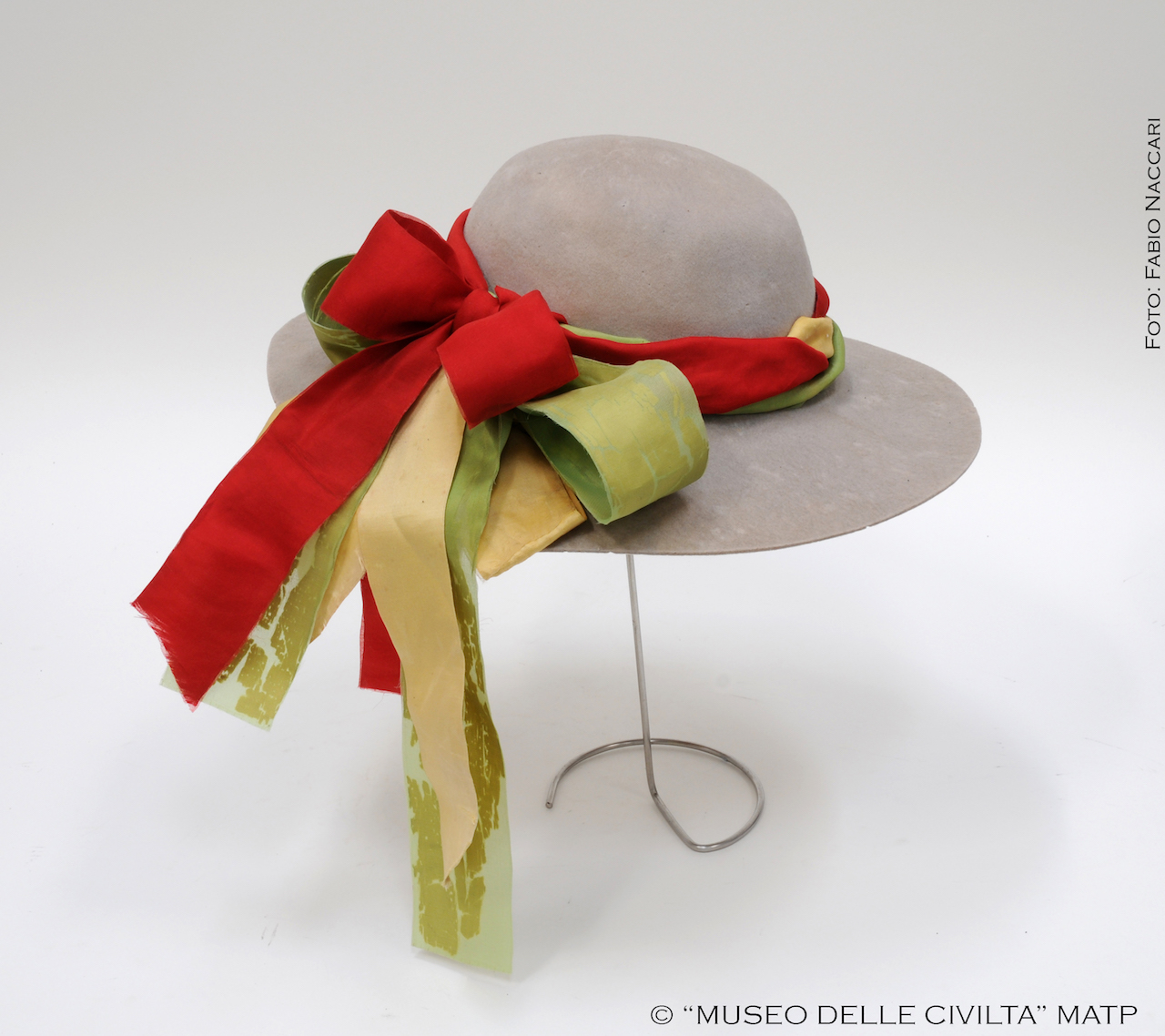 Cappello - Costume di Arlecchina, della commedia dell'arte, RAPPRESENTAZIONI/ PROFANE di Caucino, Adolfo