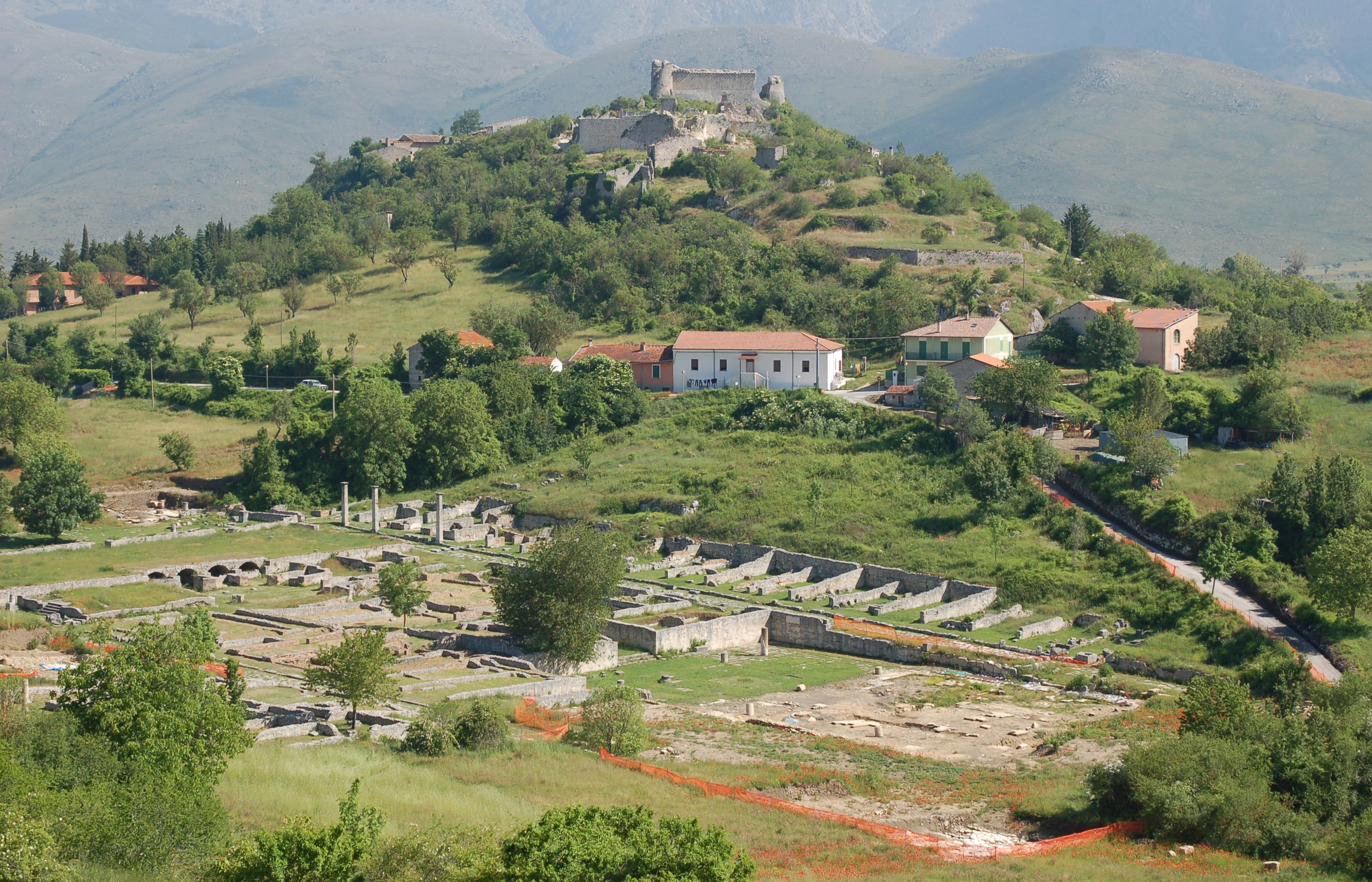 insediamento - Massa d'Albe (AQ)  (Età romana)
