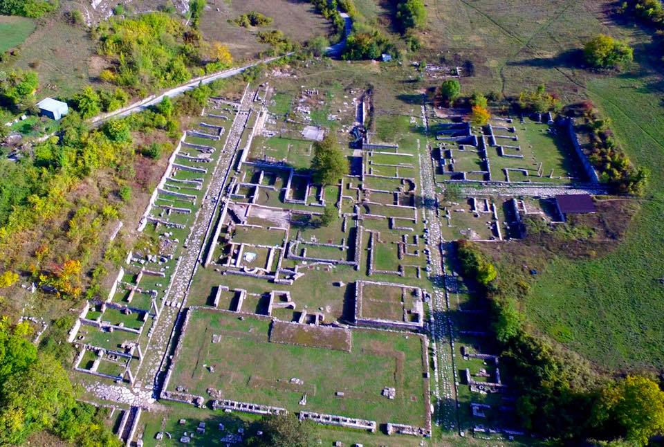 porta, struttura di fortificazione - Massa d'Albe (AQ)  (Età romana)