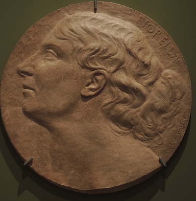 Fiorella, Profilo femminile (scultura) di Kienerk Giorgio (sec. XX)