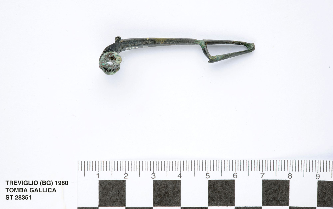 fibula, tipo Schusselfibel - Tardo La Tène (metà I a.C)